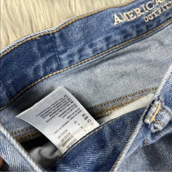 American Eagle Blue Distressed Mom Jeans Size 6 Regular - Picture 6 of 11